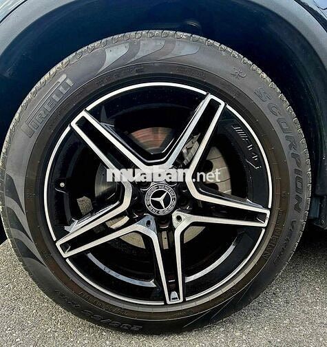 Mercedes GLC300 4Matic sx 2022 màu đen lướt đẹp