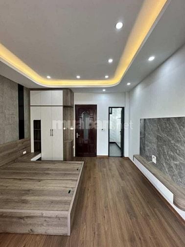 Chính chủ cần bán nhà 6 tầng lầu, thang máy ở ngã tư sở