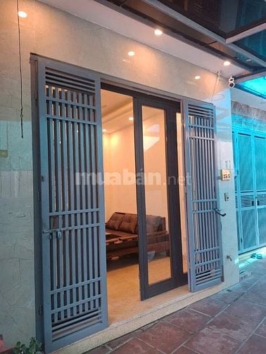 Bán nhà 5 tầng, diện tích đất 36 m2 ngõ phố Việt Hưng, giá nhỉnh 6 tỷ.