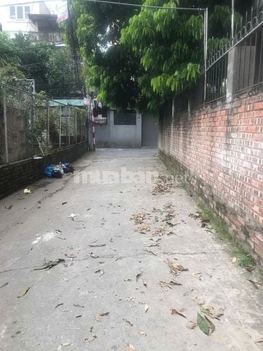 Bán nhà 5 tầng, diện tích đất 36 m2 ngõ phố Việt Hưng, giá nhỉnh 6 tỷ.