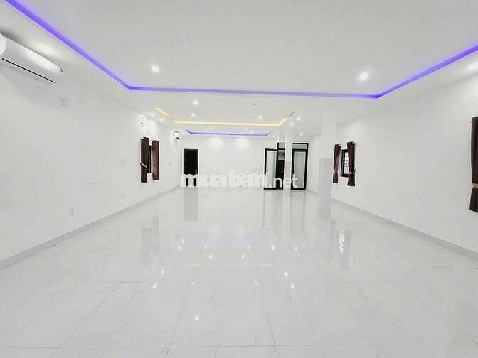 Cho thuê 3 tầng mặt tiền Hồ Xuân Hương