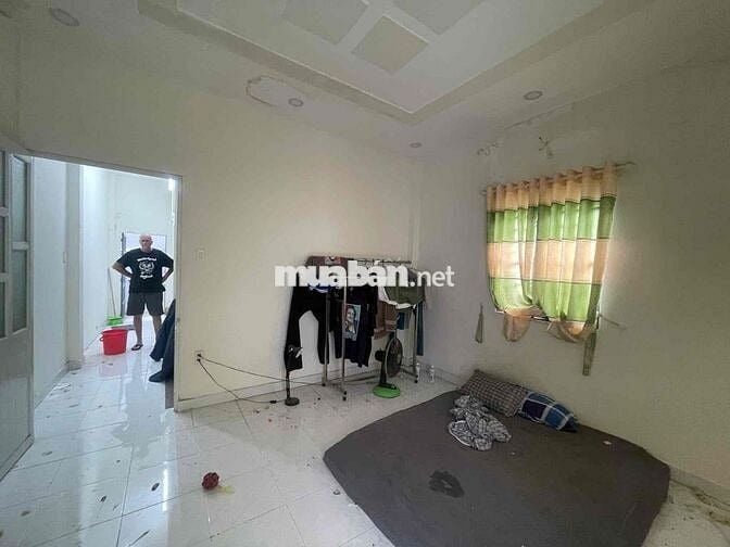 Gấp Gấp Nhà Góc 2 Mặt Tiền ngang 6, Tại 1/ hà huy giáp