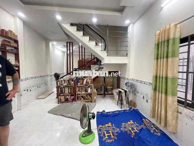 Gấp Gấp Nhà Góc 2 Mặt Tiền ngang 6, Tại 1/ hà huy giáp