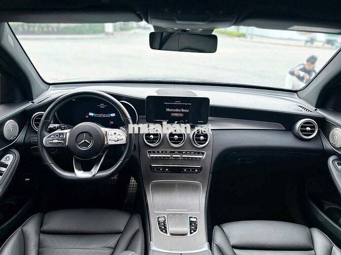 Mercedes GLC300 4Matic sx 2022 màu đen lướt đẹp