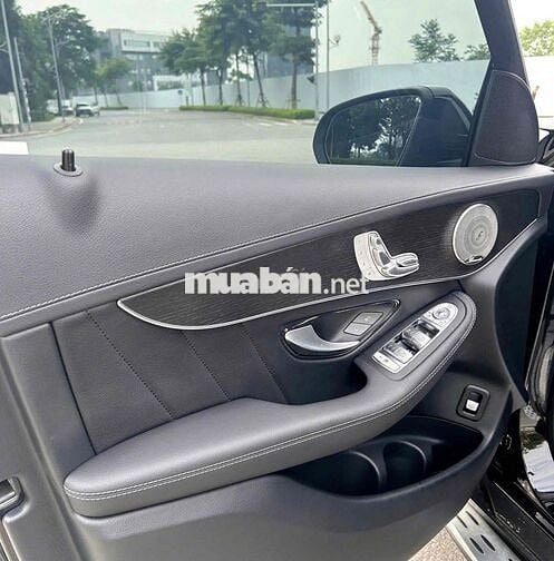 Mercedes GLC300 4Matic sx 2022 màu đen lướt đẹp