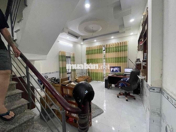 Gấp Gấp Nhà Góc 2 Mặt Tiền ngang 6, Tại 1/ hà huy giáp