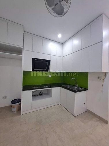 Bán nhà 5 tầng, diện tích đất 36 m2 ngõ phố Việt Hưng, giá nhỉnh 6 tỷ.
