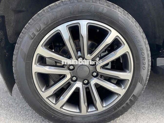 Ford Everest Titanium 2.0L AT 4x2 sx 2020 siêu đep