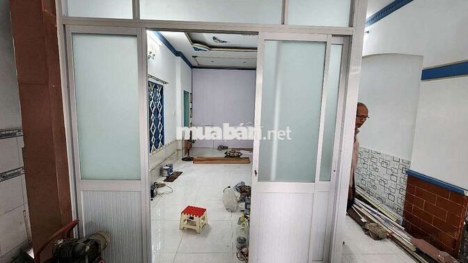 Cho thuê nhà hẻm xe hơi lầu 1+ lầu 2, diện tích sử dụng 144m²,4 phòng
