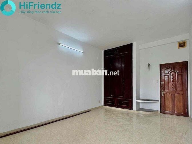 ban công tách bếp , diện tích siêu rộng , không giới hạn người ở
