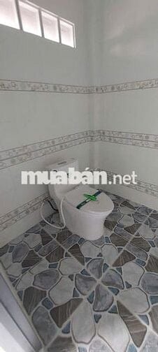 Nhà mới xây kiên cố, vào ở ngay, đầu đường quốc lộ 1A