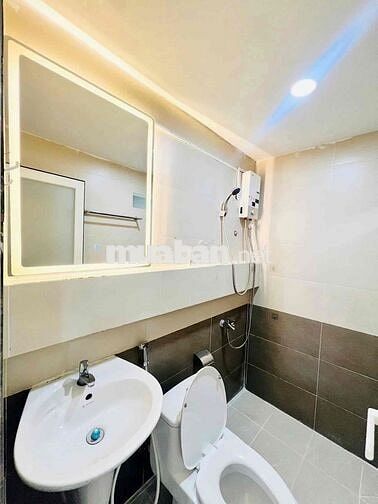 Căn Hộ Ban Công Thoáng_Đầy Đủ Tiện Nghi_Giá Rẻ ngay Ngã Tư Bảy Hiền