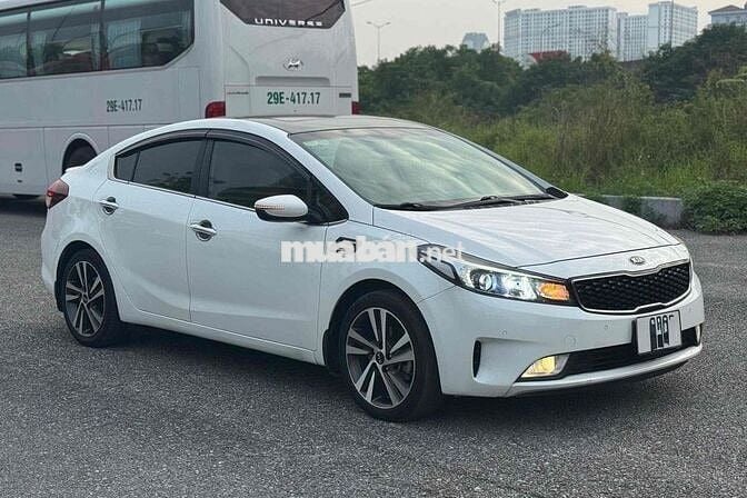 Kia Cerato 2017 2.0 AT - 7000 km