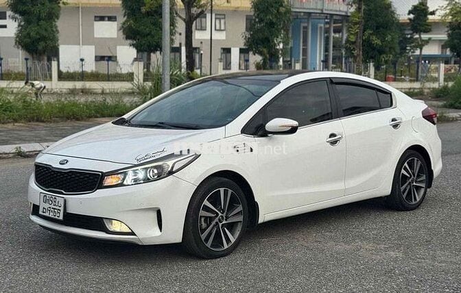 Kia Cerato 2017 2.0 AT - 7000 km