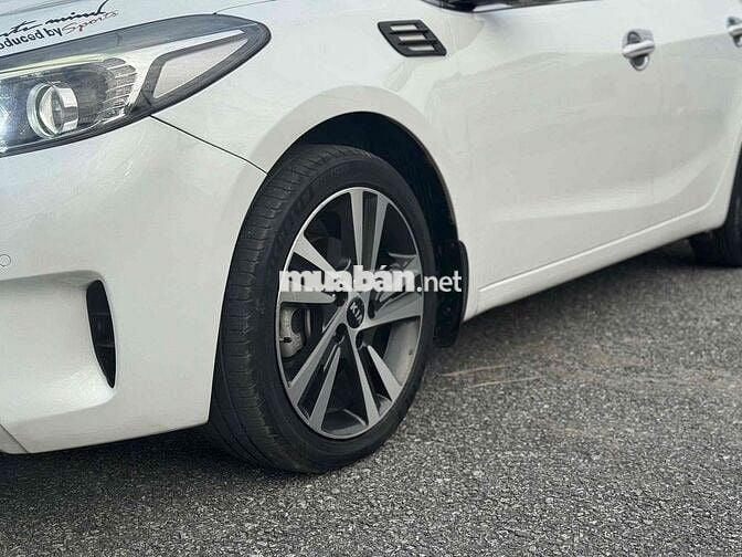 Kia Cerato 2017 2.0 AT - 7000 km