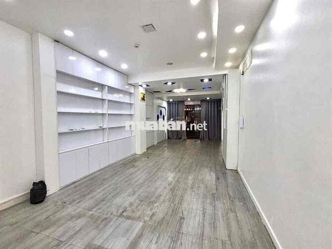 Cho thuê nhà 3 lầu góc 2 mặt tiền đường Trần Hưng Đạo
