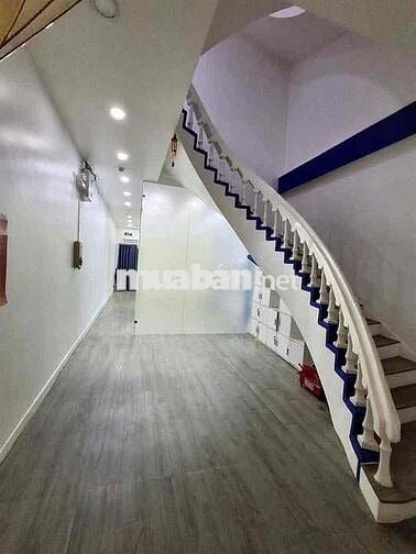 Cho thuê nhà 3 lầu góc 2 mặt tiền đường Trần Hưng Đạo