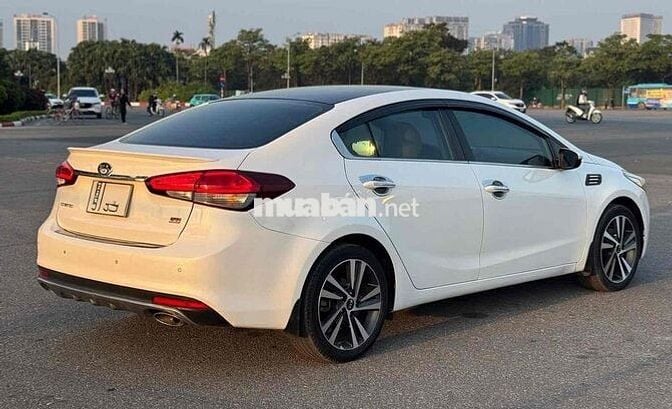 Kia Cerato 2017 2.0 AT - 7000 km