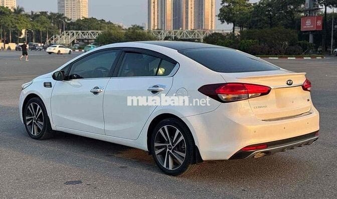 Kia Cerato 2017 2.0 AT - 7000 km