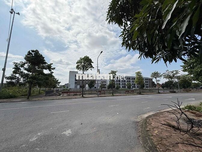 CHỈ HƠN 4 TỶ XÍU- NHÀ 3 TẦNG MỚI -    LÔ GÓC  ĐƯỜNG OTO ĐỖ CỬA -THIẾT CHỈ HƠN 4 TỶ XÍU- NHÀ 3 TẦNG MỚI -    LÔ GÓC  ĐƯỜNG OTO ĐỖ CỬA -THIẾT