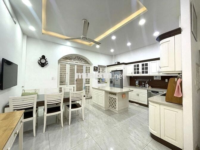 Nhà có Hầm trệt, 3 lầu FULL NT góc ngã 3 Cityland GardenHill kế emart