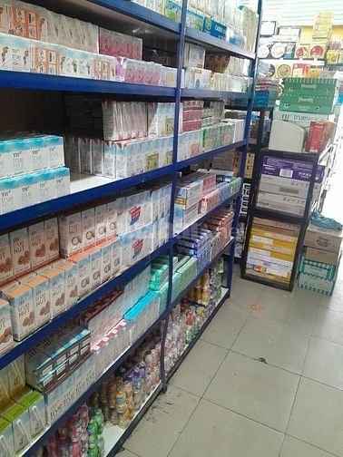 Cửa hàng bách hoá tuyển gấp 3 bạn nhân viên làm việc vào dịp cuối năm.