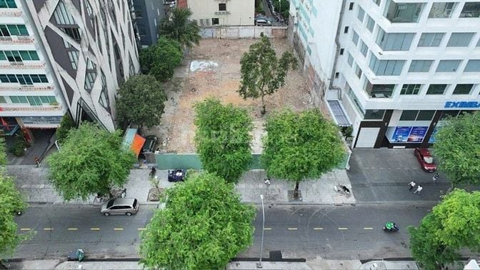 Bán 1300m² đất mặt tiền góc Hai Bà Trưng, Quận 1
