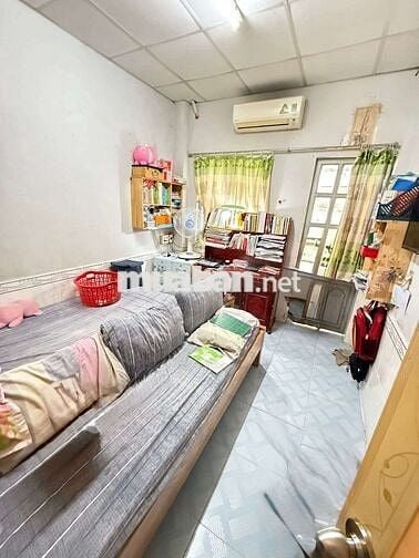BÁN NHÀ SỔ HỒNG RIÊNG Ngay Công viên phần mềm Quang Trung 2pn 2wc