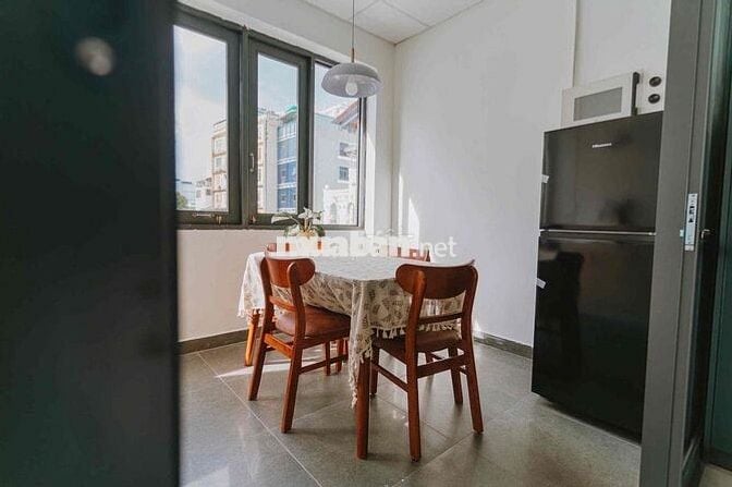 CHO THUÊ CĂN HỘ FULL NỘI THẤT TÁCH BẾP-THOÁNG GIÁ RẺ GẦN CHỢ BẾN THÀNH