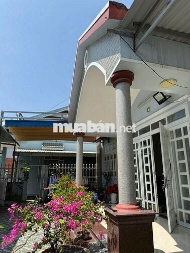 Chủ ngộp bán gấp mặt tiền dt742