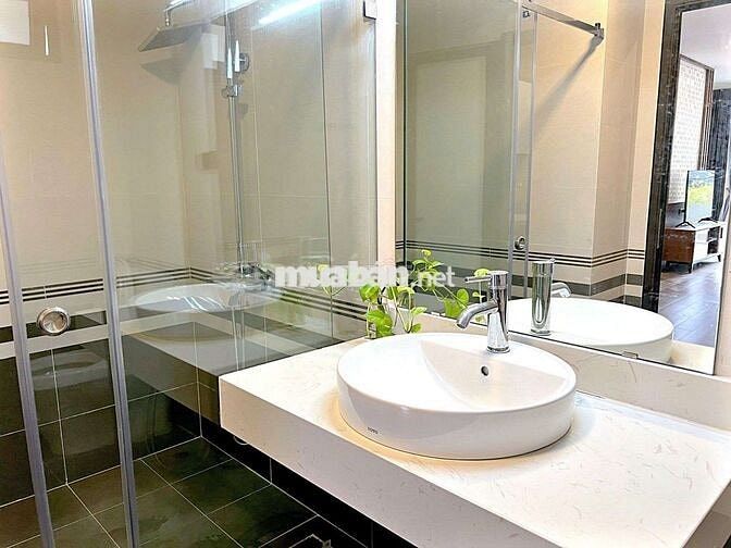 TRỐNG 1 CĂN 1N1K RỘNG 50M2 BAN CÔNG THOÁNG FULL NỘI THẤT GẦN HỒ TÂY
