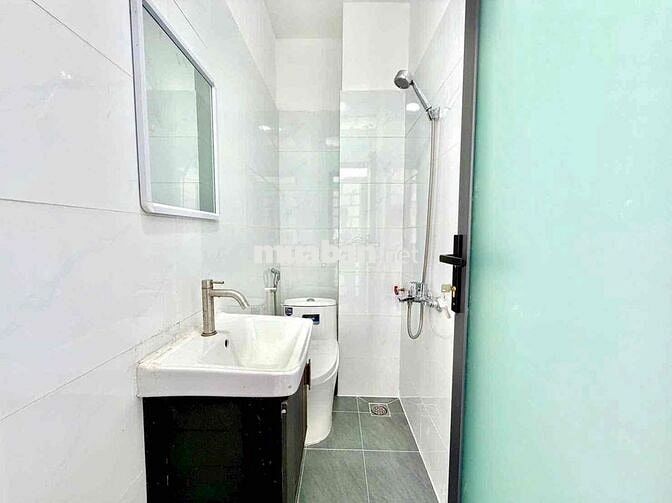 Căn hộ full nội thất máy giặt riêng tách bếp với không gian bếp mở