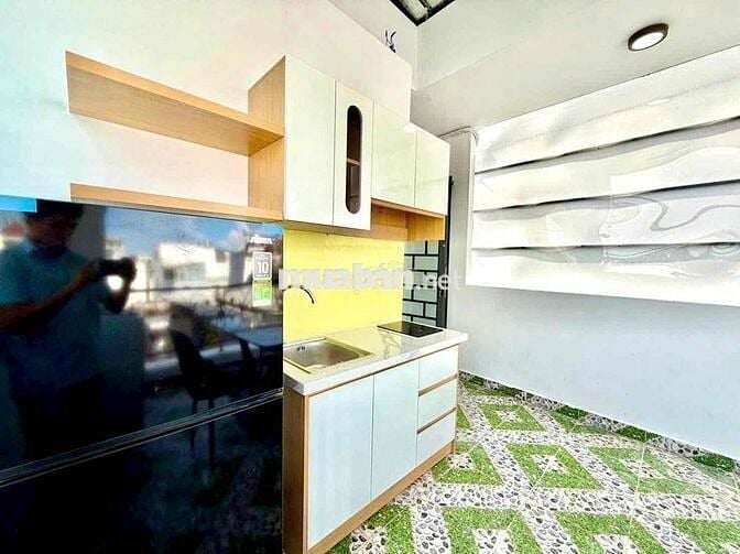 Căn hộ full nội thất máy giặt riêng tách bếp với không gian bếp mở