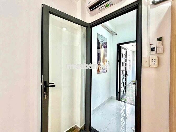 Căn hộ full nội thất máy giặt riêng tách bếp với không gian bếp mở