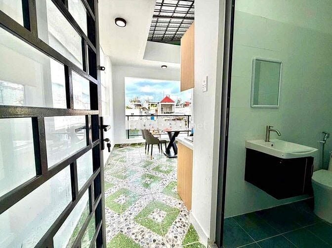 Căn hộ full nội thất máy giặt riêng tách bếp với không gian bếp mở