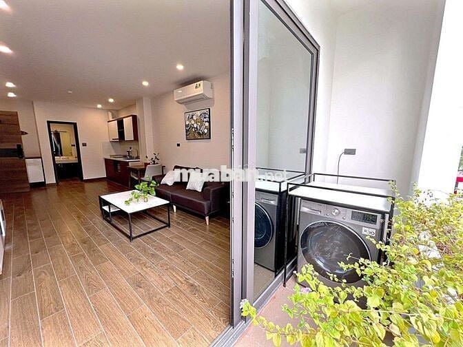 TRỐNG 1 CĂN 1N1K RỘNG 50M2 BAN CÔNG THOÁNG FULL NỘI THẤT GẦN HỒ TÂY