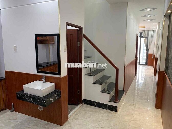 Nhà lầu 4 phòng mới 99% hẻm đường Nguyễn Thông