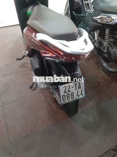 Xe máy Honda Vision màu đỏ đời 2024