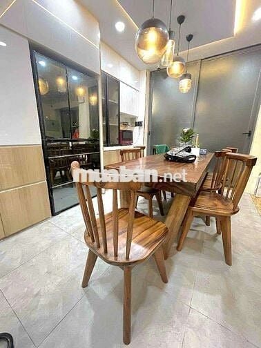 NHÀ 4 LẦU VỊ TRÍ ĐẸP HỢP KD (4m x20m) LÊ VĂN QUỚI BTĐ