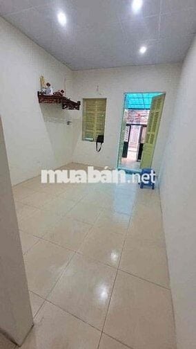 cho thuê nhà Nghi Tàm, ngõ oto kinh doanh, 2 ngủ, sân để xe, giá 8tr
