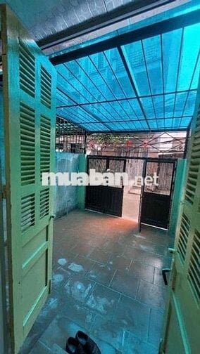 cho thuê nhà Nghi Tàm, ngõ oto kinh doanh, 2 ngủ, sân để xe, giá 8tr