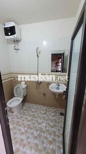 cho thuê nhà Nghi Tàm, ngõ oto kinh doanh, 2 ngủ, sân để xe, giá 8tr