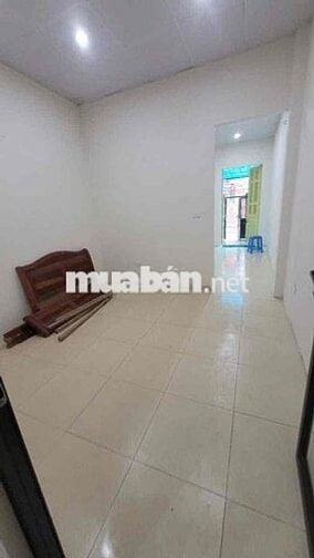 cho thuê nhà Nghi Tàm, ngõ oto kinh doanh, 2 ngủ, sân để xe, giá 8tr
