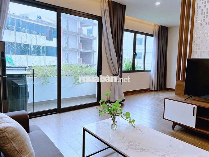 TRỐNG 1 CĂN 1N1K RỘNG 50M2 BAN CÔNG THOÁNG FULL NỘI THẤT GẦN HỒ TÂY