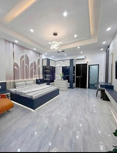 Nhà ngộp Tân Bình ở P4 Hoàng Việt DT 49m2 giá 2tỷ650tr.SHR chính chủ