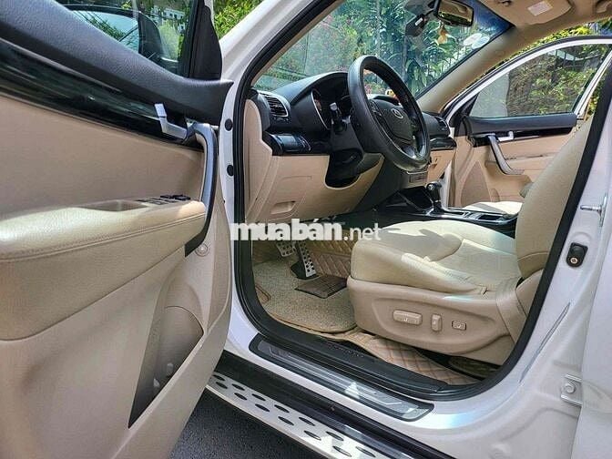Kia Sorento đk lần đầu t8.2017 máy xăng . Mới 98%