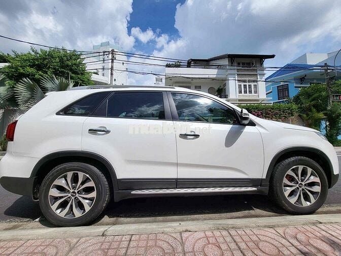 Kia Sorento đk lần đầu t8.2017 máy xăng . Mới 98%