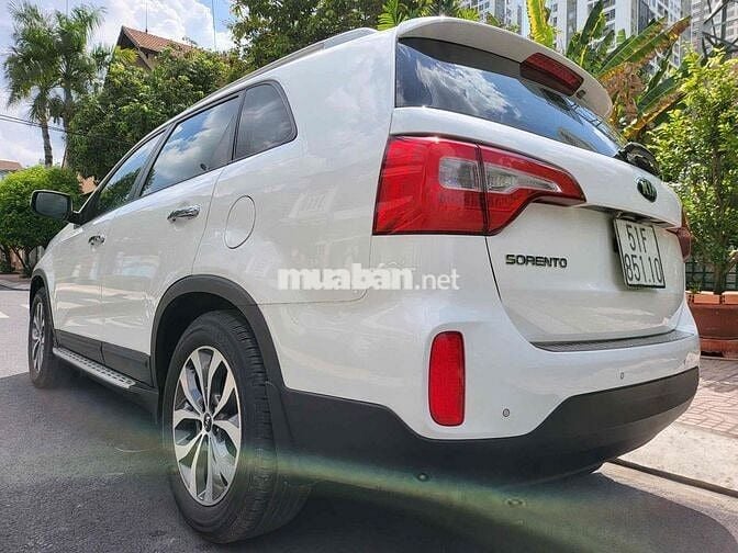 Kia Sorento đk lần đầu t8.2017 máy xăng . Mới 98%