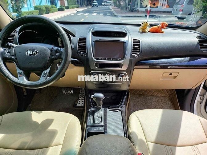 Kia Sorento đk lần đầu t8.2017 máy xăng . Mới 98%