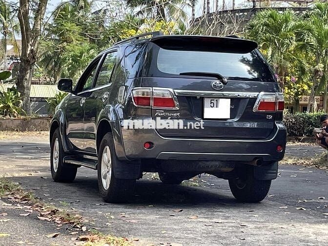 Toyota Fortuner V 2012 số tự động 2 cầu